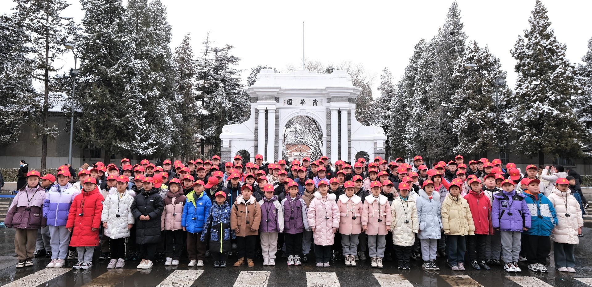 后八里沟村每年组织青少年外出学习开阔眼界“
